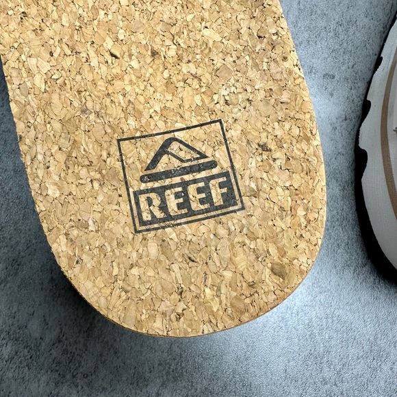 Reef Vista Hi Sandals | Women’s Size 9 | White & Tan - Picture 4 of 7
